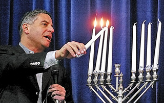 Illustration for article titled Bruce Pearl's First Con, And The World That Created A Monster